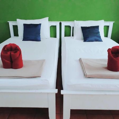 Hi Guesthouse Airport Чиангмай Экстерьер фото